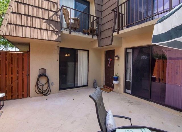 1166 6th Avenue B8, Vero Beach, FL 32960