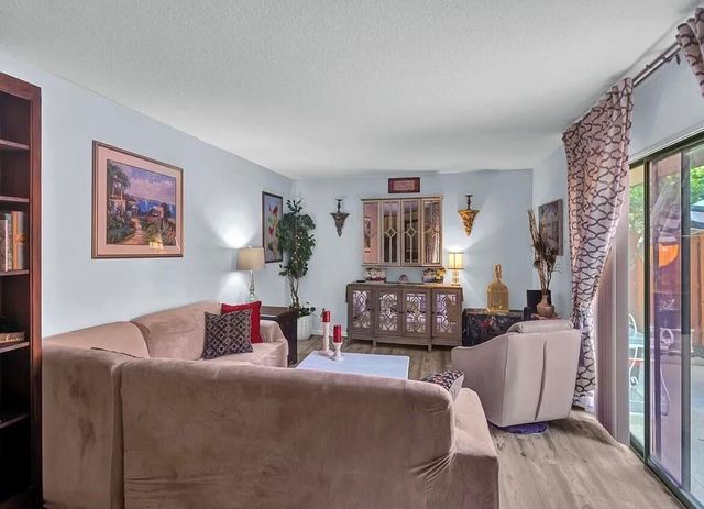 1166 6th Avenue B8, Vero Beach, FL 32960