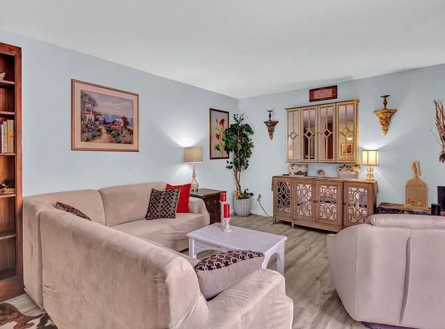 1166 6th Avenue B8, Vero Beach, FL 32960