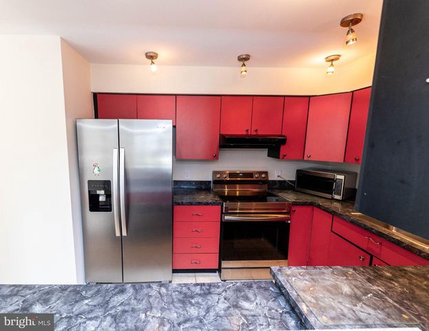 6 CHELMSFORD CT, Marlton, NJ 08053
