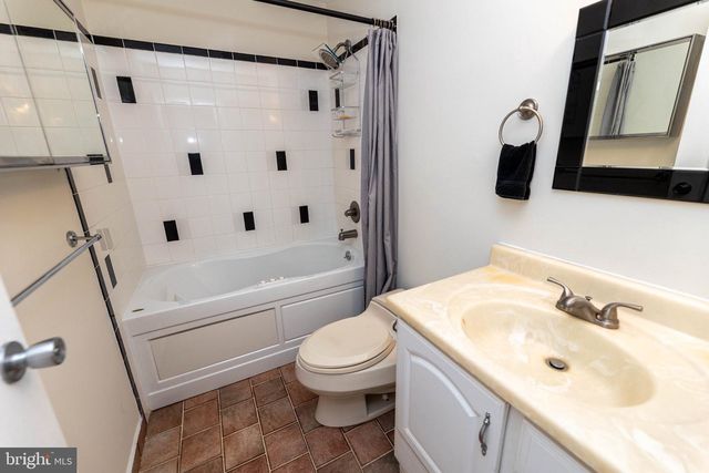 6 CHELMSFORD CT, Marlton, NJ 08053