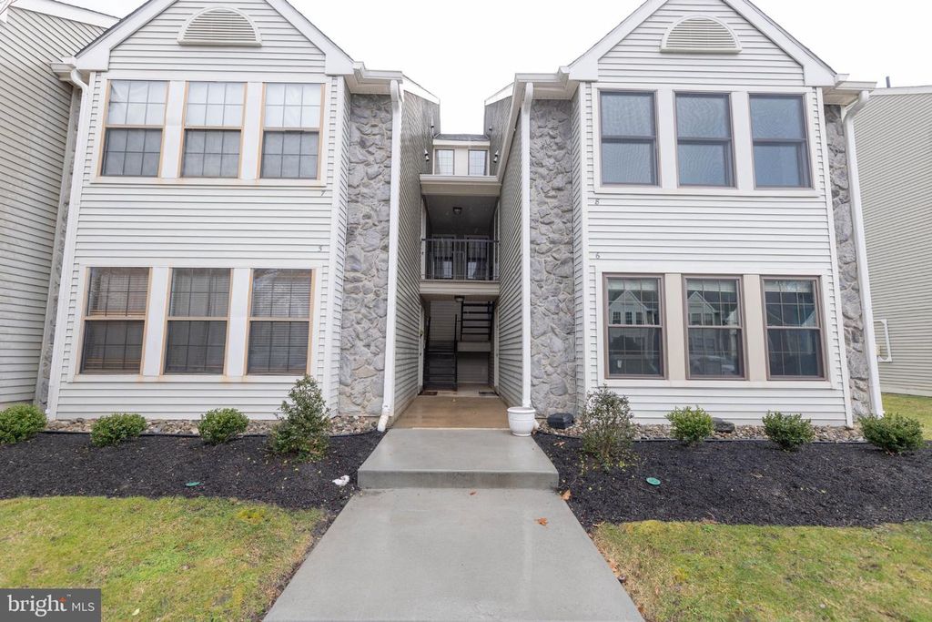 6 CHELMSFORD CT, Marlton, NJ 08053