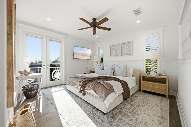 3014 AVENUE E, Bradenton Beach, FL 34217