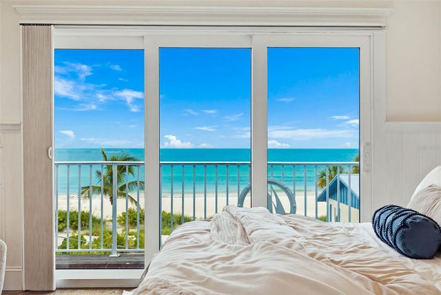 3014 AVENUE E, Bradenton Beach, FL 34217
