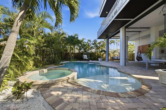 3014 AVENUE E, Bradenton Beach, FL 34217