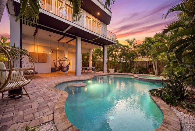 3014 AVENUE E, Bradenton Beach, FL 34217