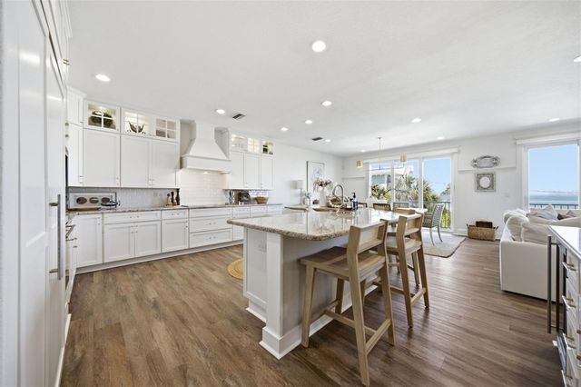 3014 AVENUE E, Bradenton Beach, FL 34217