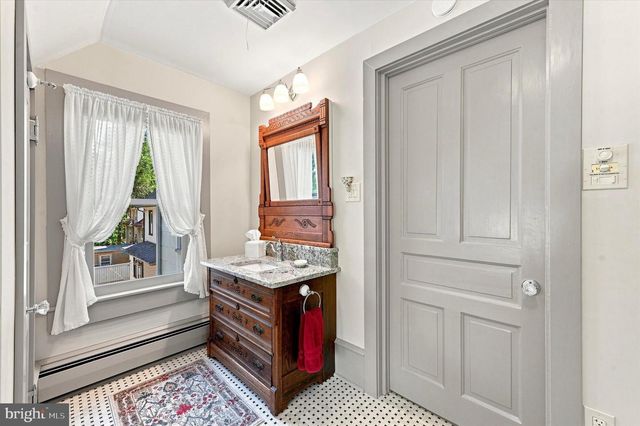 59 W GREENWOOD AVE, Lansdowne, PA 19050