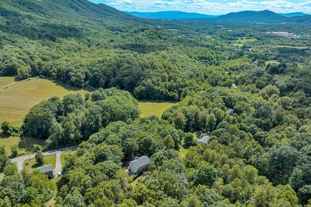 1067 Archway RD, Blue Ridge, VA 24064