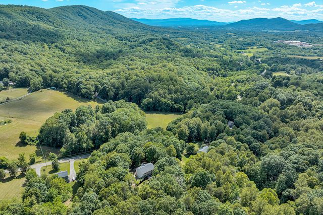 1067 Archway RD, Blue Ridge, VA 24064