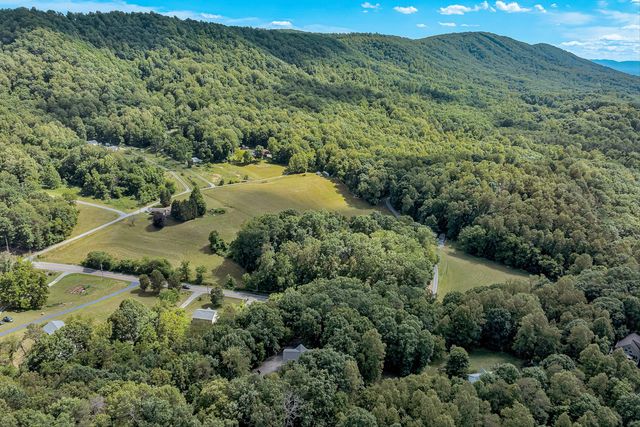 1067 Archway RD, Blue Ridge, VA 24064