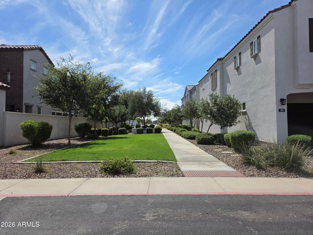 221 E BALSAM Drive, Chandler, AZ 85286