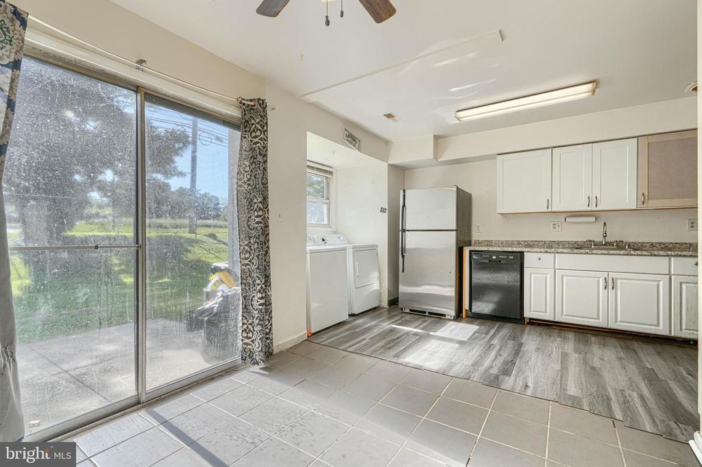 Image 5 of property listing at 2619 CAMBERWELL CT #2619, Baltimore, MD 21244