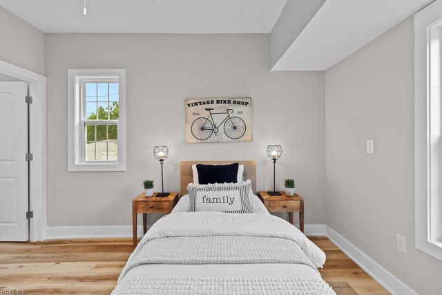 10104 Smiley RD, Hayes, VA 23072