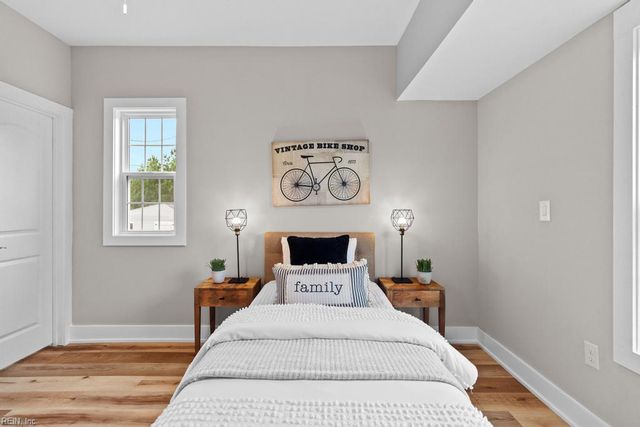 10104 Smiley RD, Hayes, VA 23072