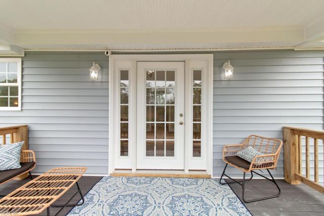 10104 Smiley RD, Hayes, VA 23072