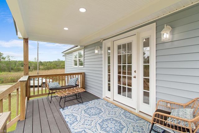 10104 Smiley RD, Hayes, VA 23072