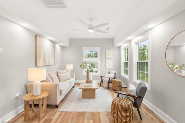 10104 Smiley RD, Hayes, VA 23072