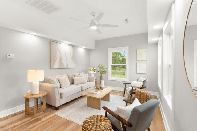 10104 Smiley RD, Hayes, VA 23072