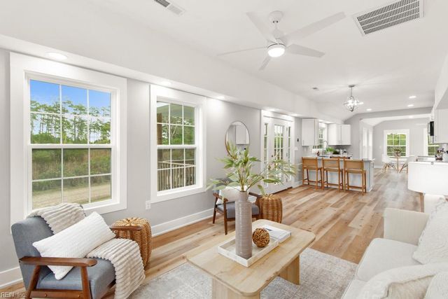 10104 Smiley RD, Hayes, VA 23072