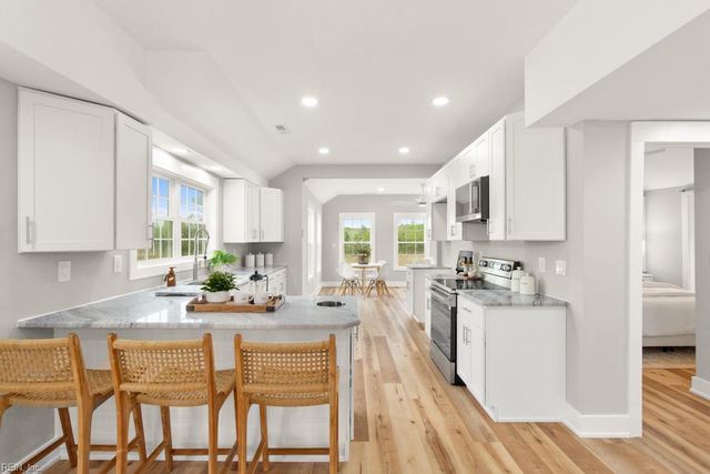 10104 Smiley RD, Hayes, VA 23072