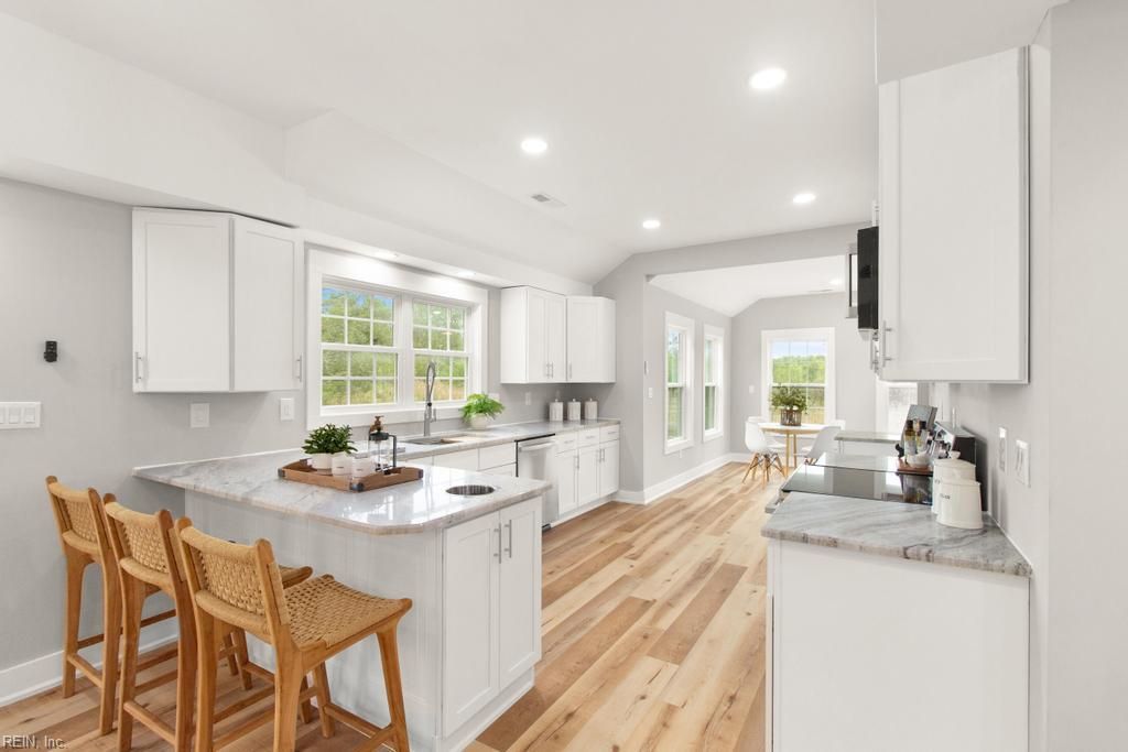 10104 Smiley RD, Hayes, VA 23072