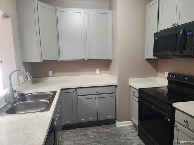 18106 Addington Drive, Commerce Twp, MI 48390