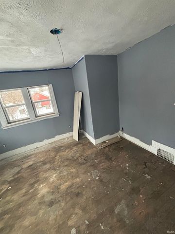 319 Kunstman Court, South Bend, IN 46601