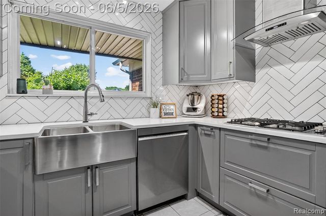87 Duncan Drive, Troy, MI 48098