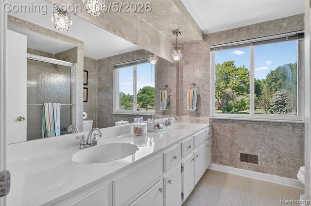 87 Duncan Drive, Troy, MI 48098