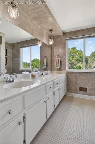 87 Duncan Drive, Troy, MI 48098