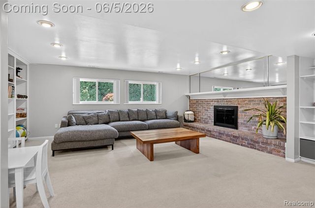 87 Duncan Drive, Troy, MI 48098