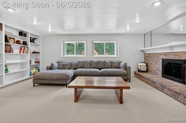 87 Duncan Drive, Troy, MI 48098