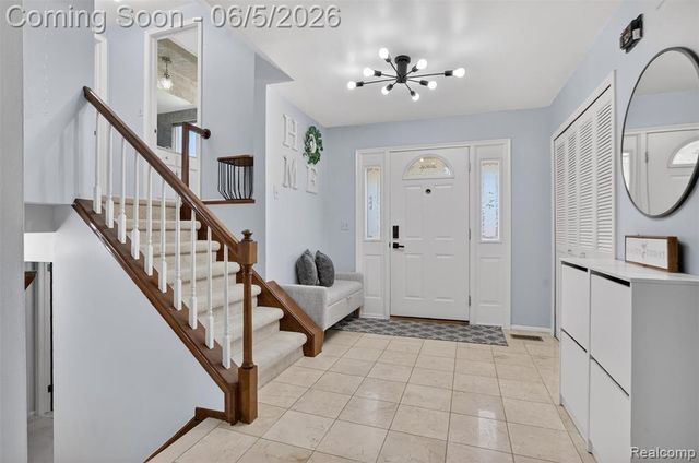 87 Duncan Drive, Troy, MI 48098