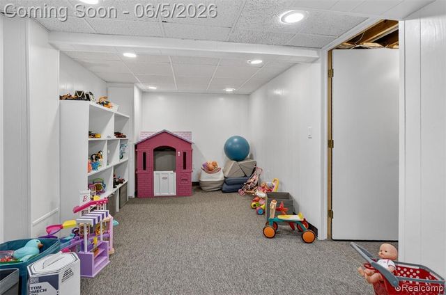 87 Duncan Drive, Troy, MI 48098