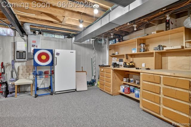87 Duncan Drive, Troy, MI 48098
