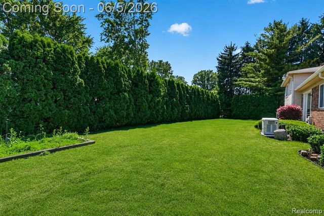 87 Duncan Drive, Troy, MI 48098