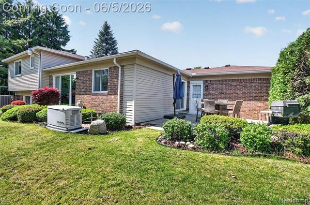 87 Duncan Drive, Troy, MI 48098