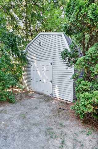 87 Duncan Drive, Troy, MI 48098