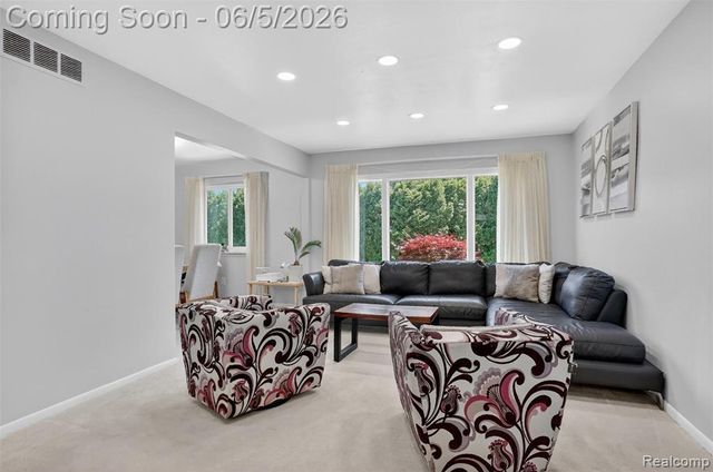 87 Duncan Drive, Troy, MI 48098