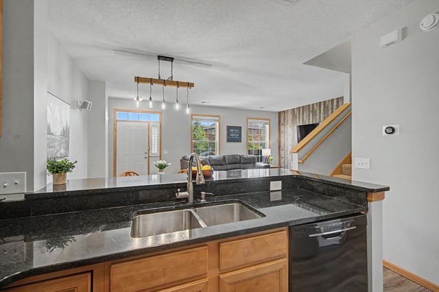 7217 Jewel Lane N 902, Maple Grove, MN 55311
