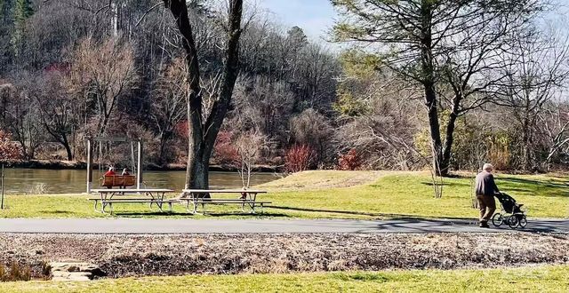 1057 Riverside Drive, Asheville, NC 28804