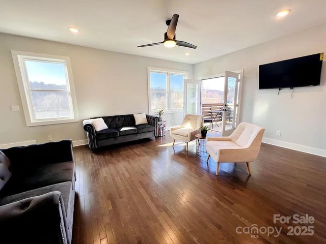 1057 Riverside Drive, Asheville, NC 28804