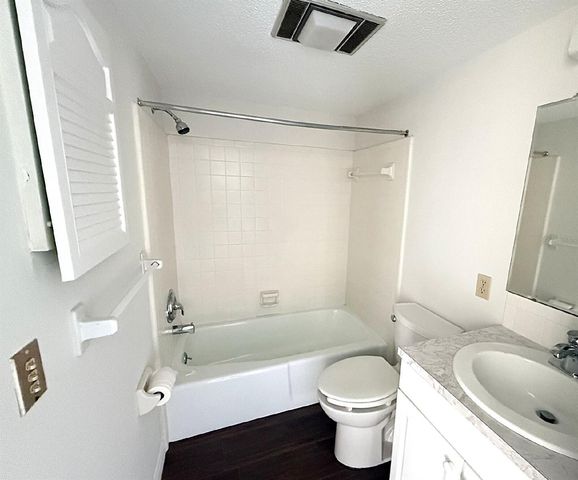 2 QUAILS RUN BOULEVARD 8, Englewood, FL 34223