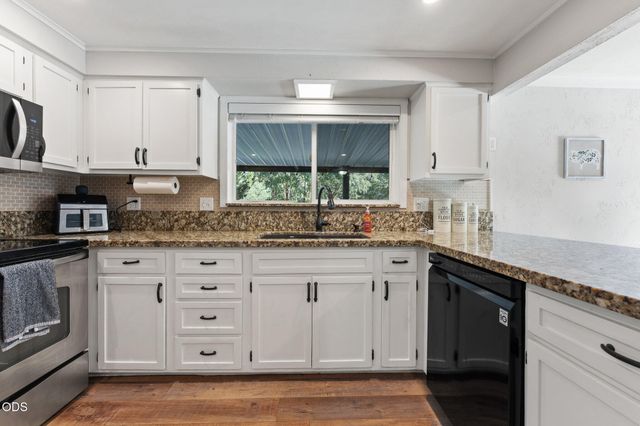 313 Hidden Acres Drive, Merlin, OR 97532