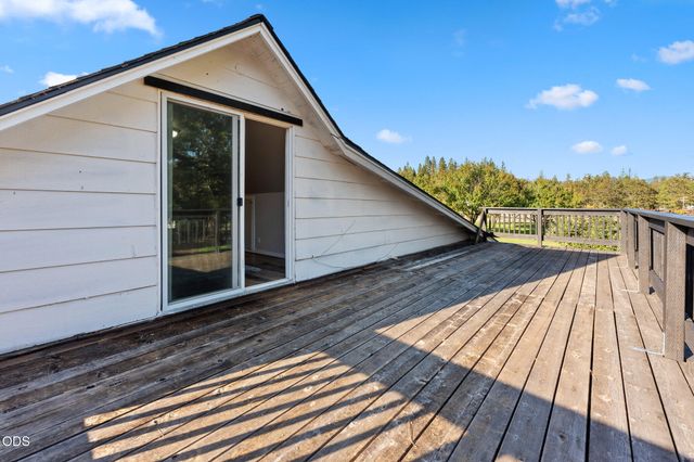 313 Hidden Acres Drive, Merlin, OR 97532