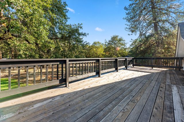 313 Hidden Acres Drive, Merlin, OR 97532