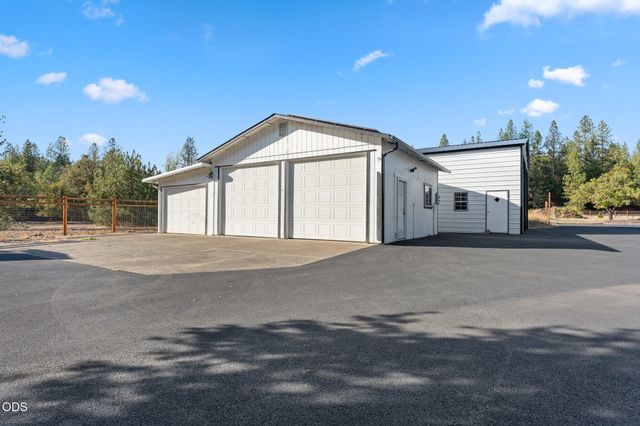 313 Hidden Acres Drive, Merlin, OR 97532