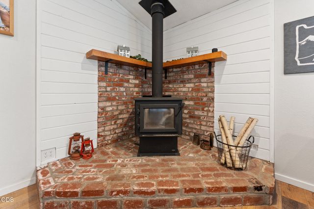 313 Hidden Acres Drive, Merlin, OR 97532