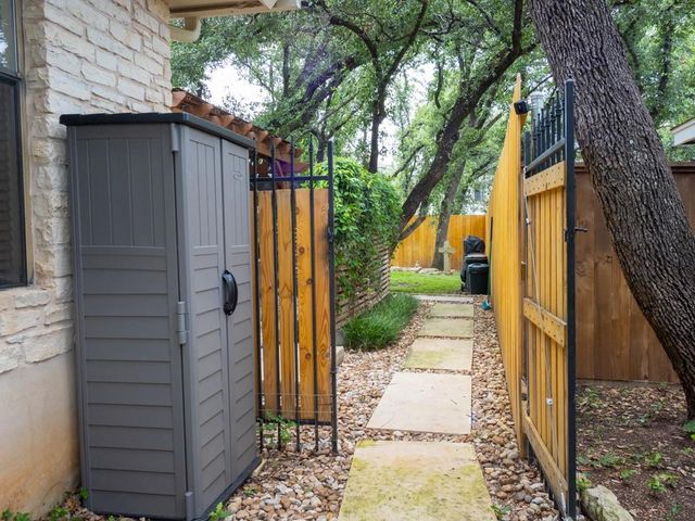 213 Oakwood DR, Georgetown, TX 78628